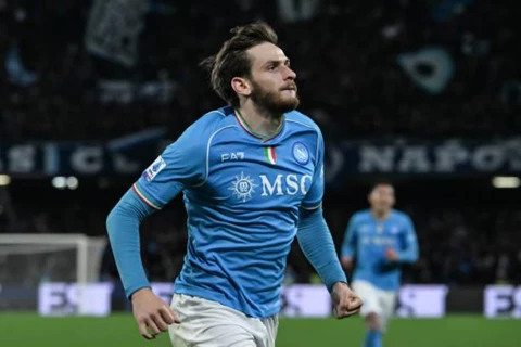 تقارير: كفاراتسخيليا يدخل دائرة اهتمامات ليفربول